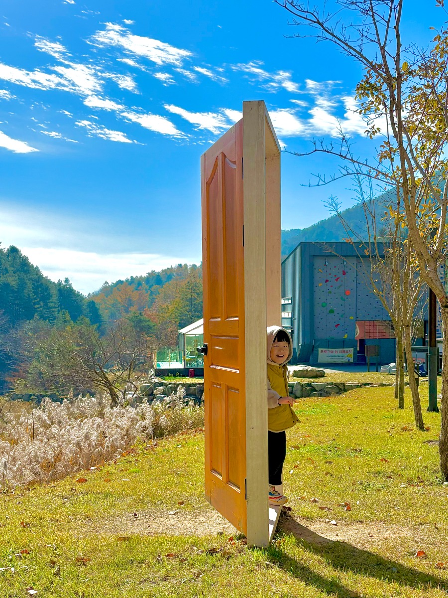 110_윤지선_장난끼 가득한 가을 문턱에서(국립춘천숲체원).jpeg